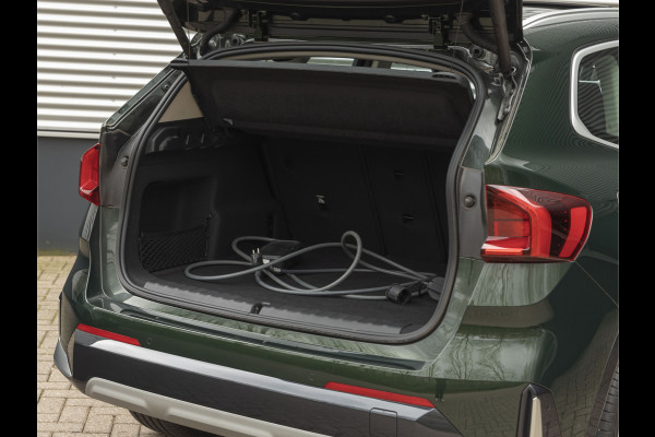 BMW X1 xDrive25e - xLine - Pano - Trekhaak - Camera - Stuurwiel verwarmd