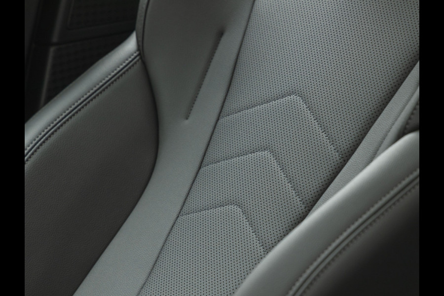 BMW X1 xDrive25e - xLine - Pano - Trekhaak - Camera - Stuurwiel verwarmd