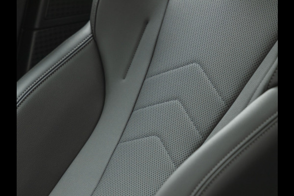 BMW X1 xDrive25e - xLine - Pano - Trekhaak - Camera - Stuurwiel verwarmd