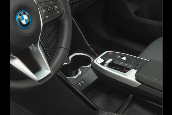 BMW X1 xDrive25e - xLine - Pano - Trekhaak - Camera - Stuurwiel verwarmd