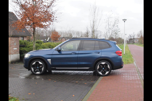 BMW iX3 High Executive 80 kWh | Panoramadak | 360 Camera | Trekhaak | Harman Kardon | Sfeerverlichting |