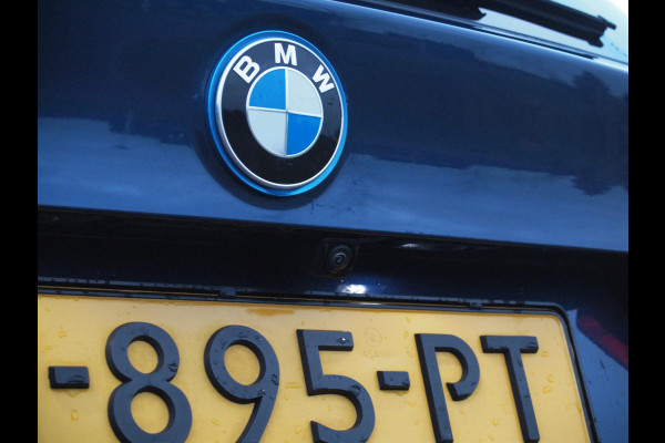 BMW iX3 High Executive 80 kWh | Panoramadak | 360 Camera | Trekhaak | Harman Kardon | Sfeerverlichting |