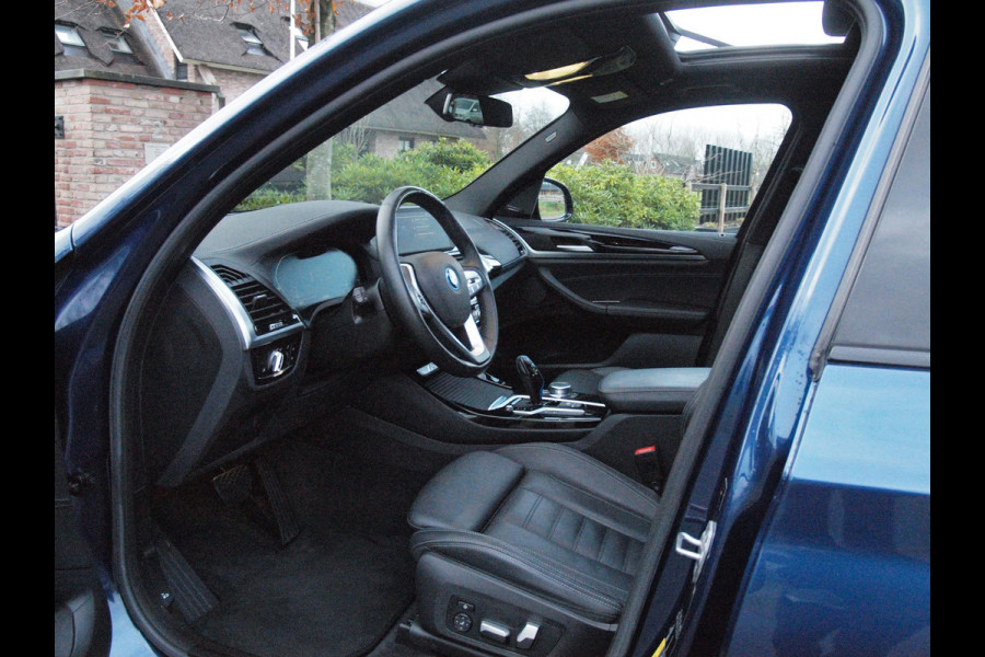 BMW iX3 High Executive 80 kWh | Panoramadak | 360 Camera | Trekhaak | Harman Kardon | Sfeerverlichting |