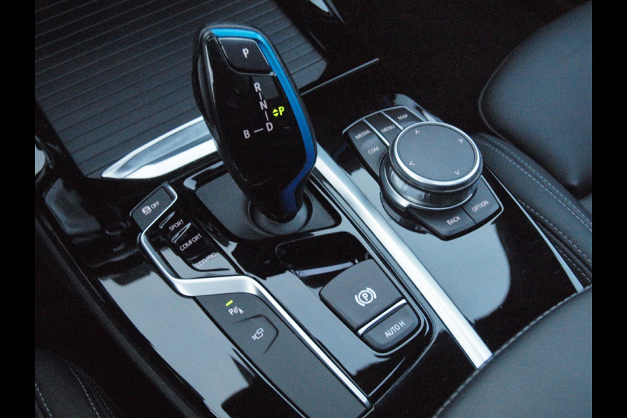 BMW iX3 High Executive 80 kWh | Panoramadak | 360 Camera | Trekhaak | Harman Kardon | Sfeerverlichting |