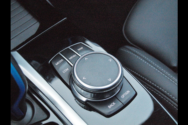 BMW iX3 High Executive 80 kWh | Panoramadak | 360 Camera | Trekhaak | Harman Kardon | Sfeerverlichting |