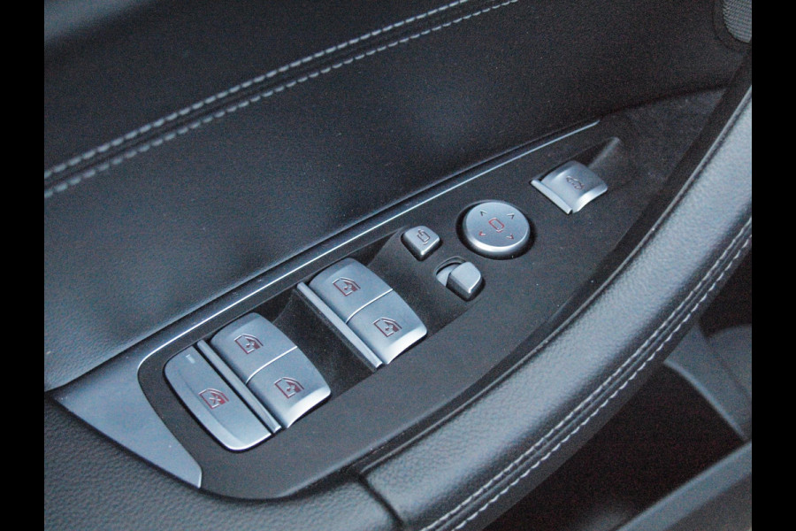 BMW iX3 High Executive 80 kWh | Panoramadak | 360 Camera | Trekhaak | Harman Kardon | Sfeerverlichting |