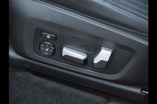 BMW iX3 High Executive 80 kWh | Panoramadak | 360 Camera | Trekhaak | Harman Kardon | Sfeerverlichting |