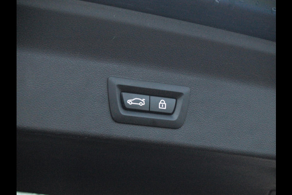 BMW iX3 High Executive 80 kWh | Panoramadak | 360 Camera | Trekhaak | Harman Kardon | Sfeerverlichting |