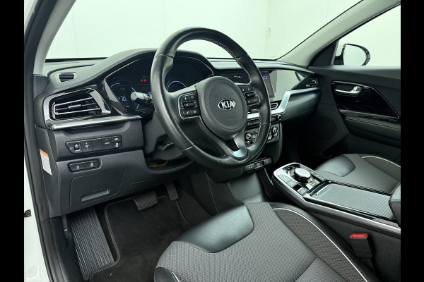 Kia e-Niro EV 64kWh SOH 100% W-pomp Navi Adaptive-Cruise Camera 1/2 Leer Apple Carplay Android AutoEcc DynamicLine Stoel-Stuurverwarming Pdc Lane Assist VESS DAB Led Isofix Keyless 1e Eigenaar Origineel Nederlandse Auto Nieuwprijs €43.970,-