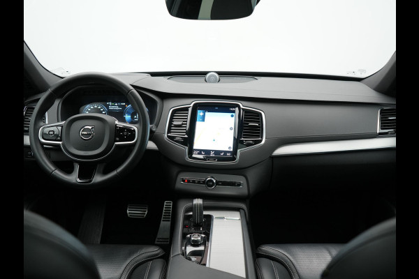 Volvo XC90 T8 Recharge AWD R-Design 7-Persoons Long Range Plug In Hybrid 456pk Dealer O.H. PHEV | Panodak | Head Up | 360 Camera | Adaptive Cruise | Lederen Sportstoelen Ventilatie & Memory | Bowers & Wilkins | Navigatie | Blis | DAB |