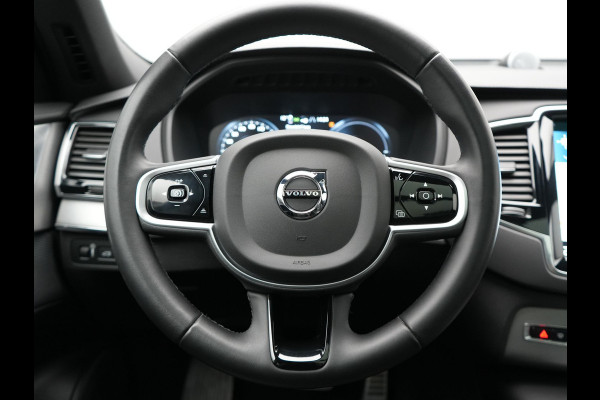 Volvo XC90 T8 Recharge AWD R-Design 7-Persoons Long Range Plug In Hybrid 456pk Dealer O.H. PHEV | Panodak | Head Up | 360 Camera | Adaptive Cruise | Lederen Sportstoelen Ventilatie & Memory | Bowers & Wilkins | Navigatie | Blis | DAB |
