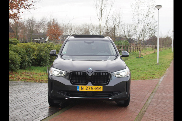 BMW iX3 Executive 80 kWh | Panoramadak | Camera | Sfeerverlichting | Apple Carplay |