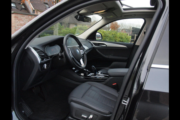 BMW iX3 Executive 80 kWh | Panoramadak | Camera | Sfeerverlichting | Apple Carplay |