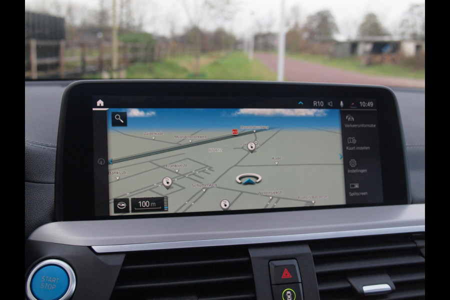 BMW iX3 Executive 80 kWh | Panoramadak | Camera | Sfeerverlichting | Apple Carplay |