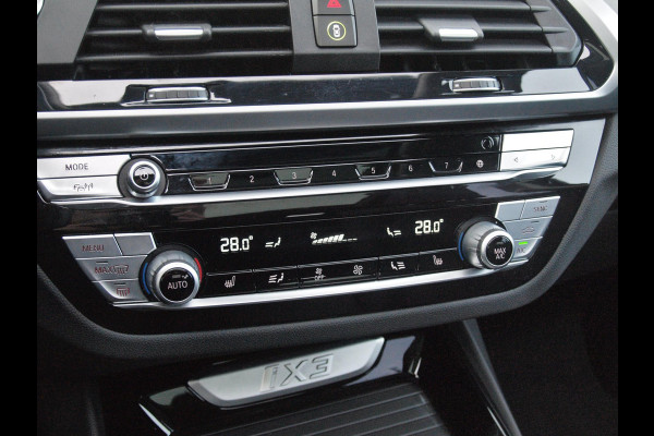 BMW iX3 Executive 80 kWh | Panoramadak | Camera | Sfeerverlichting | Apple Carplay |