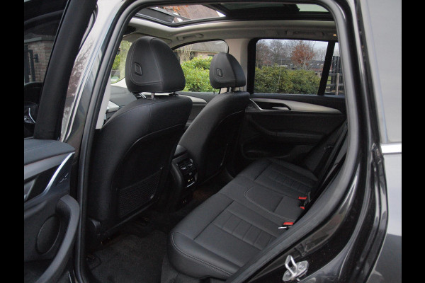 BMW iX3 Executive 80 kWh | Panoramadak | Camera | Sfeerverlichting | Apple Carplay |