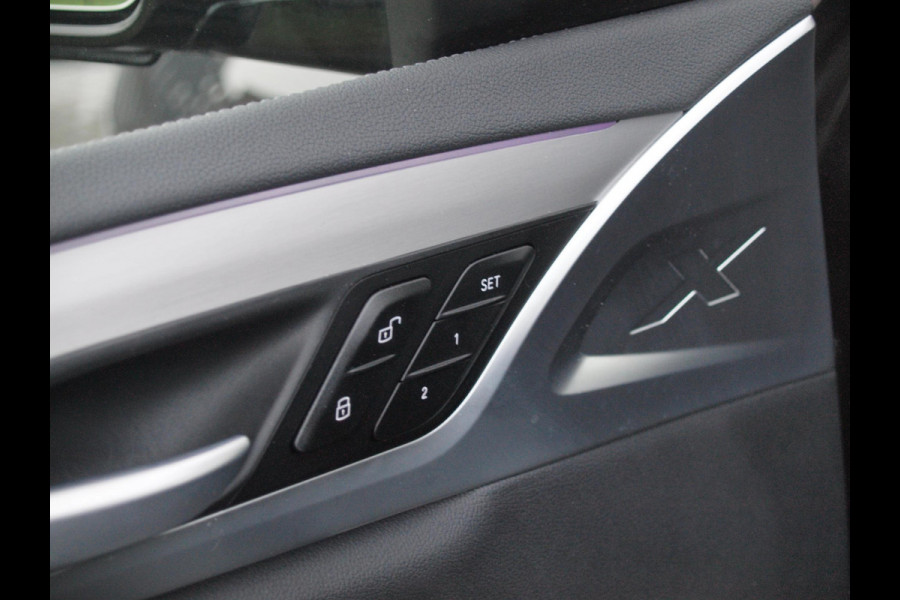 BMW iX3 Executive 80 kWh | Panoramadak | Camera | Sfeerverlichting | Apple Carplay |