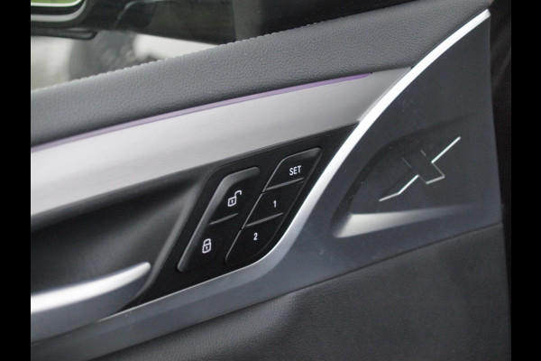 BMW iX3 Executive 80 kWh | Panoramadak | Camera | Sfeerverlichting | Apple Carplay |