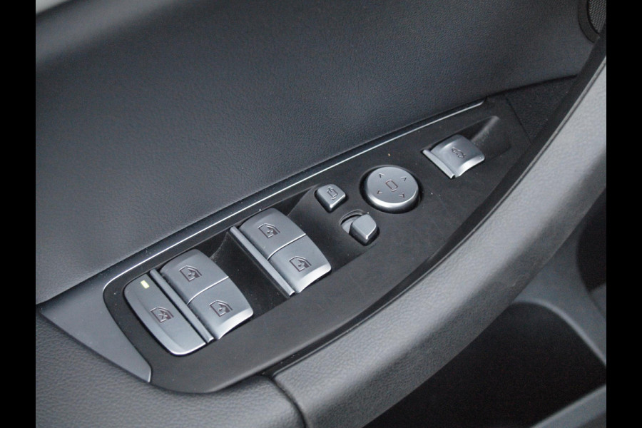 BMW iX3 Executive 80 kWh | Panoramadak | Camera | Sfeerverlichting | Apple Carplay |