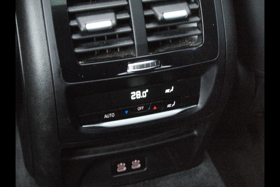 BMW iX3 Executive 80 kWh | Panoramadak | Camera | Sfeerverlichting | Apple Carplay |