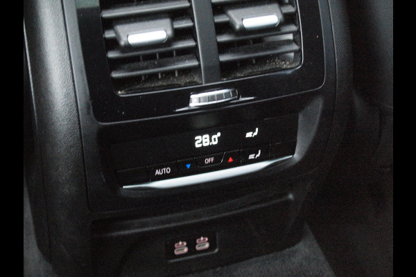 BMW iX3 Executive 80 kWh | Panoramadak | Camera | Sfeerverlichting | Apple Carplay |