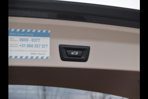 BMW iX3 Executive 80 kWh | Panoramadak | Camera | Sfeerverlichting | Apple Carplay |