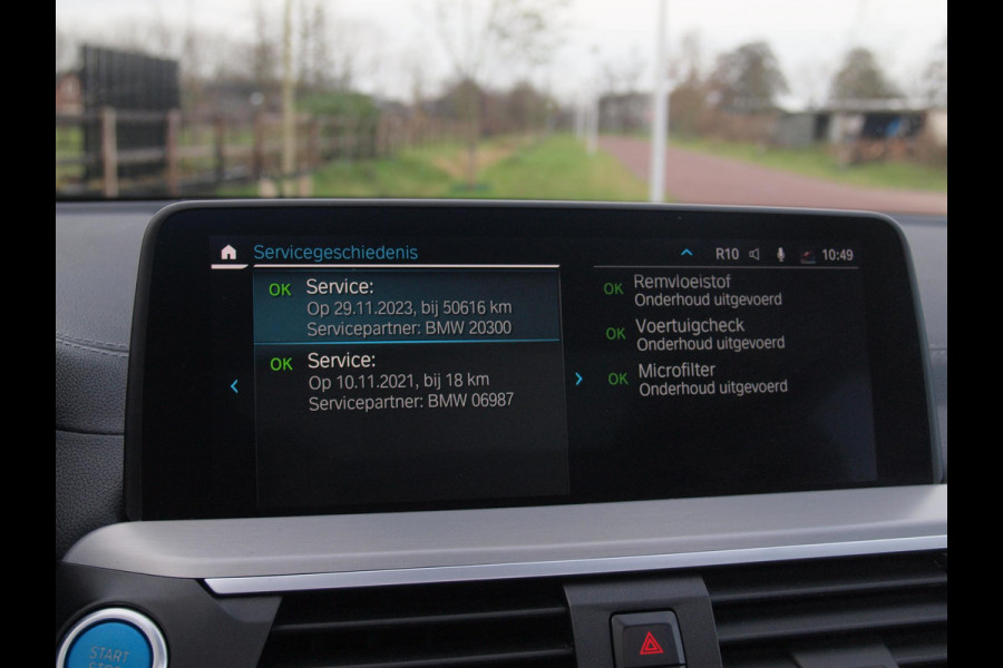 BMW iX3 Executive 80 kWh | Panoramadak | Camera | Sfeerverlichting | Apple Carplay |