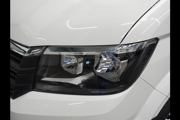 Volkswagen Crafter 140pk L4H3 / L3H2 Dubbele cabine Airco Cruise control Trekhaak Navigatie Carplay  Camera Sidebars Euro6