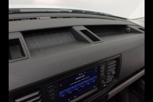 Volkswagen Crafter 140pk L4H3 / L3H2 Dubbele cabine Airco Cruise control Trekhaak Navigatie Carplay  Camera Sidebars Euro6