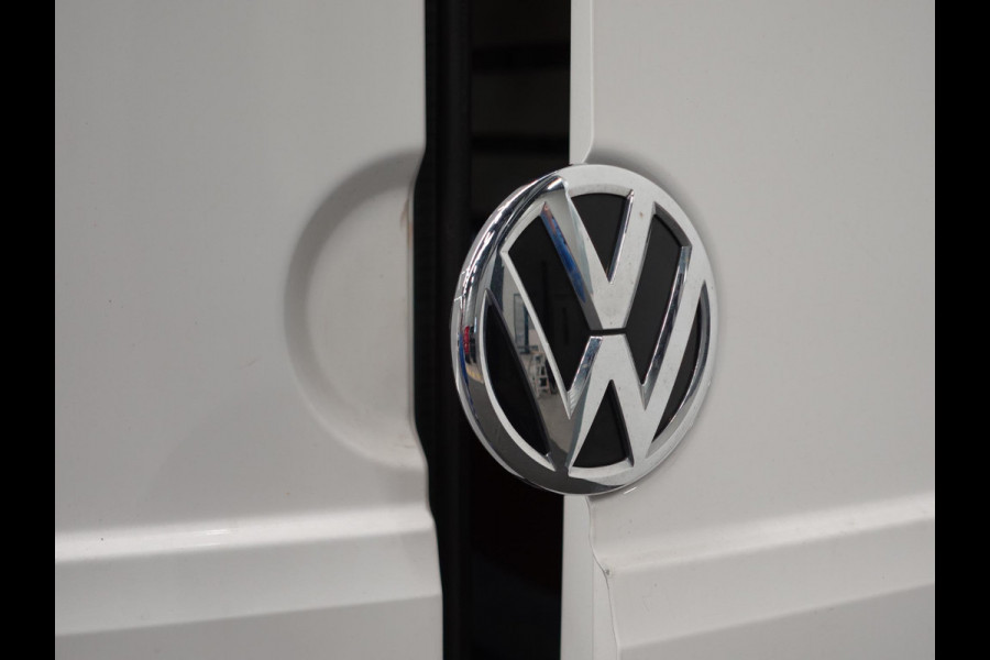 Volkswagen Crafter 140pk L4H3 / L3H2 Dubbele cabine Airco Cruise control Trekhaak Navigatie Carplay  Camera Sidebars Euro6