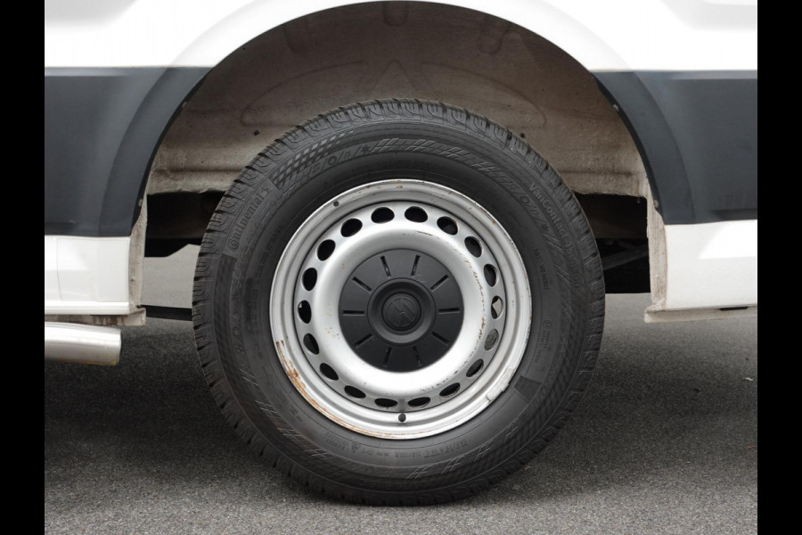 Volkswagen Crafter 140pk L4H3 / L3H2 Dubbele cabine Airco Cruise control Trekhaak Navigatie Carplay  Camera Sidebars Euro6