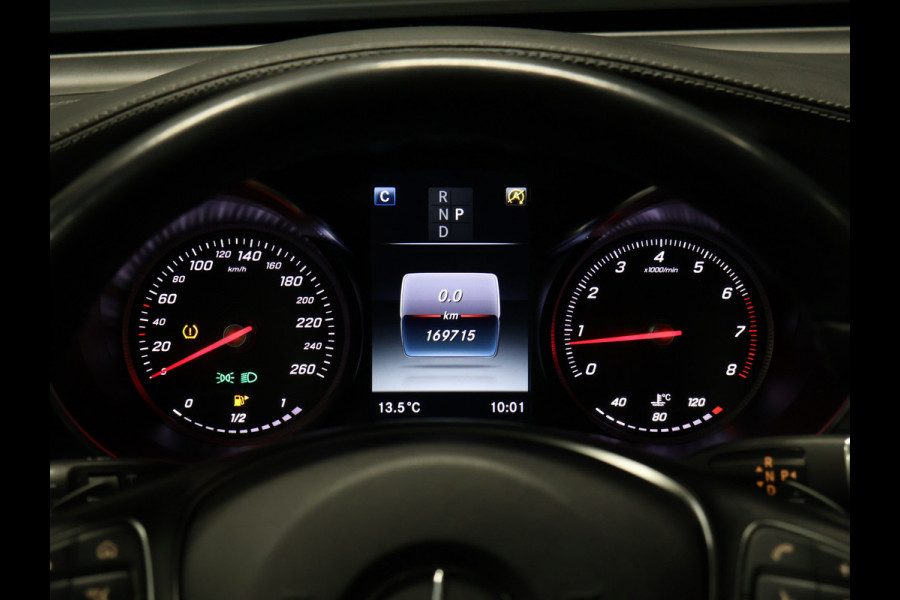 Mercedes-Benz GLC 250 4MATIC [TREKHAAK, BLUETOOTH TELEFOON, CRUISE CONTROL, ACHTERUITRIJCAMERA, PDC ACHTER, STOELVERWARMING, AUTOMATISCHE AIRCO, ELEKTRISCHE ACHTERKLEP, NIEUWSTAAT]