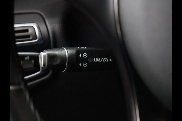 Mercedes-Benz GLC 250 4MATIC [TREKHAAK, BLUETOOTH TELEFOON, CRUISE CONTROL, ACHTERUITRIJCAMERA, PDC ACHTER, STOELVERWARMING, AUTOMATISCHE AIRCO, ELEKTRISCHE ACHTERKLEP, NIEUWSTAAT]