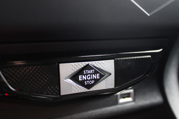DS DS 3 Crossback E-Tense Performance Line 50 kWh | BLIS | Cruise control | Carplay | Stoelverwarming