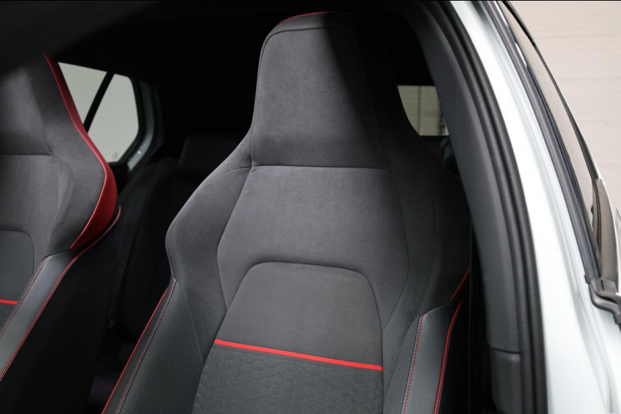 Volkswagen Golf 2.0 TSI GTI Clubsport 301+PK LED+IQ/PANO/HALF LEER+ALCANTARA+S.VERWARMING/19"/LINE/ACC/ECC/12 MND GARANTIE!