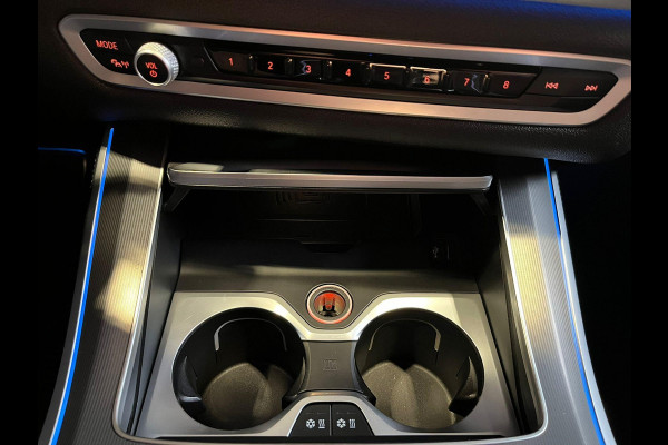 BMW X5 xDrive45e High Executive M Sport / Panoramadak / Achterasbesturing / Head Up Display / Comfortstoel / Driving Assistant Professional / Stuurwielverwarming / Trekhaak / Comforttoegang