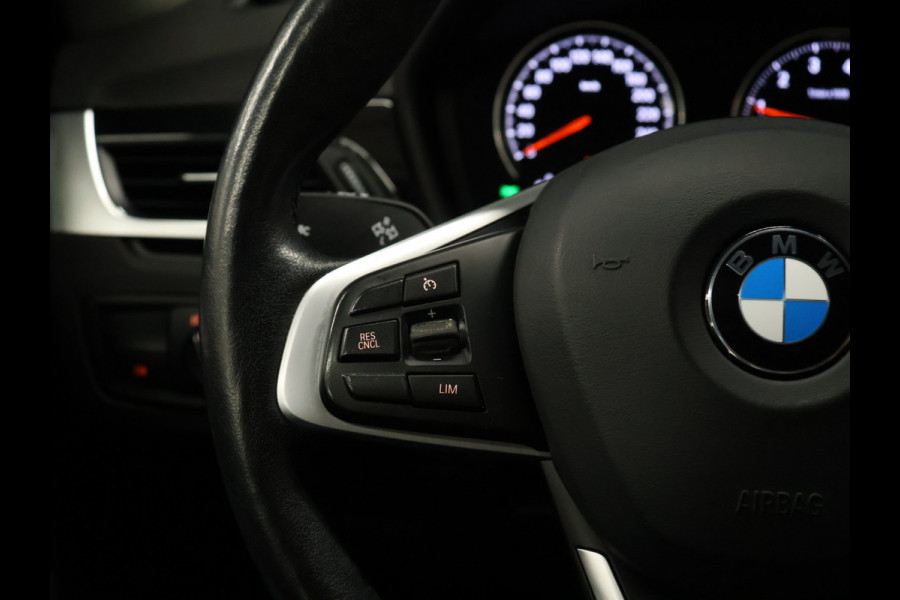 BMW X1 sDrive18i Sport [HEAD-UP DISPLAY, GROOT NAVIGATIE, VOL LEDER, PDC ACHTER, STOELVERWARMING, AUTOMATISCHE AIRCO, ELEKTRISCHE ACHTERKLEP, BMW LED, CRUISE CONTROL, BLUETOOTH TELEFOON, NIEUWSTAAT]