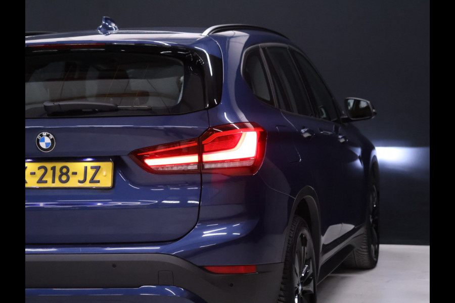 BMW X1 sDrive18i Sport [HEAD-UP DISPLAY, GROOT NAVIGATIE, VOL LEDER, PDC ACHTER, STOELVERWARMING, AUTOMATISCHE AIRCO, ELEKTRISCHE ACHTERKLEP, BMW LED, CRUISE CONTROL, BLUETOOTH TELEFOON, NIEUWSTAAT]