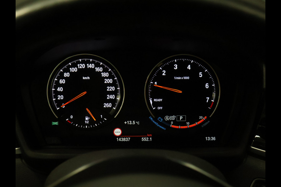 BMW X1 sDrive18i Sport [HEAD-UP DISPLAY, GROOT NAVIGATIE, VOL LEDER, PDC ACHTER, STOELVERWARMING, AUTOMATISCHE AIRCO, ELEKTRISCHE ACHTERKLEP, BMW LED, CRUISE CONTROL, BLUETOOTH TELEFOON, NIEUWSTAAT]