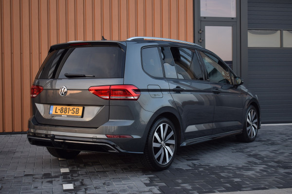 Volkswagen Touran 1.5 TSI 150pk DSG R-line 7-Persoons | Trekhaak | Camera | LED | 18"