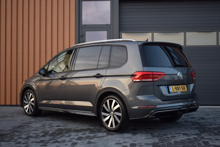 Volkswagen Touran 1.5 TSI 150pk DSG R-line 7-Persoons | Trekhaak | Camera | LED | 18"