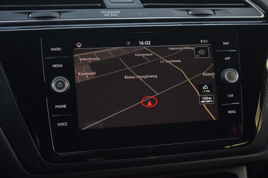 Volkswagen Touran 1.5 TSI 150pk DSG R-line 7-Persoons | Trekhaak | Camera | LED | 18"