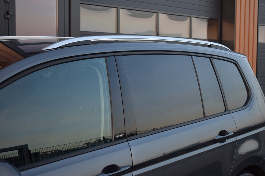 Volkswagen Touran 1.5 TSI 150pk DSG R-line 7-Persoons | Trekhaak | Camera | LED | 18"