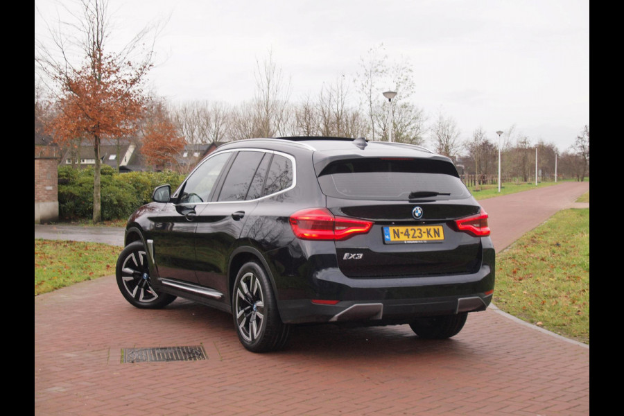 BMW iX3 Executive 80 kWh | Panoramadak | Camera | Apple Carplay | Sfeerverlichting |