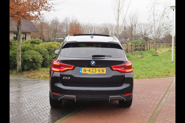 BMW iX3 Executive 80 kWh | Panoramadak | Camera | Apple Carplay | Sfeerverlichting |