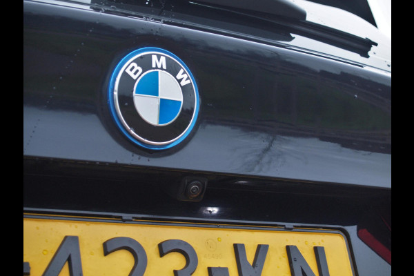 BMW iX3 Executive 80 kWh | Panoramadak | Camera | Apple Carplay | Sfeerverlichting |