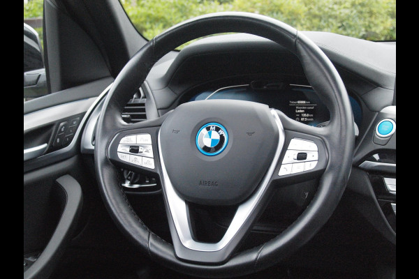 BMW iX3 Executive 80 kWh | Panoramadak | Camera | Apple Carplay | Sfeerverlichting |