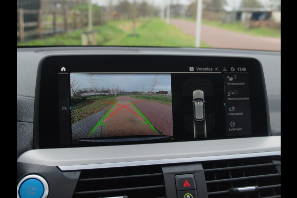BMW iX3 Executive 80 kWh | Panoramadak | Camera | Apple Carplay | Sfeerverlichting |