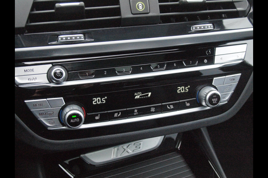 BMW iX3 Executive 80 kWh | Panoramadak | Camera | Apple Carplay | Sfeerverlichting |