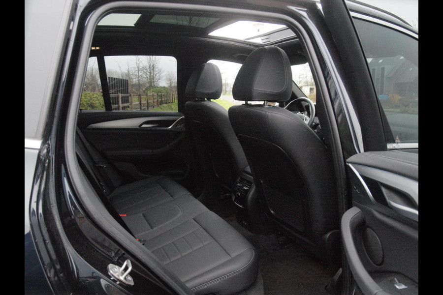 BMW iX3 Executive 80 kWh | Panoramadak | Camera | Apple Carplay | Sfeerverlichting |